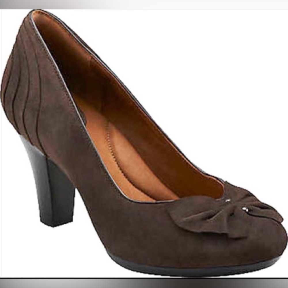 Clarks Womens Brown Suede Leather Bow Mid Heels Cushioned Slip-On Heels Pumps 9